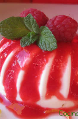 Recetas: Flancitos de manjar blanco y sirope de frambuesa