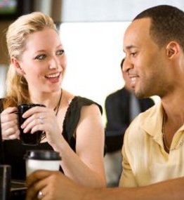 Escucha al sexo opuesto para lograr conectar