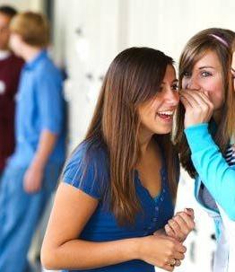 ¿Cómo tratar a una persona chismosa?