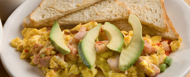  Huevos revueltos con aguacate