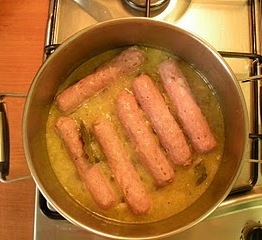 Salchichas de cerdo al vino