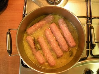 Salchichas de cerdo al vino