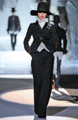 Look masculino con un toque femenino