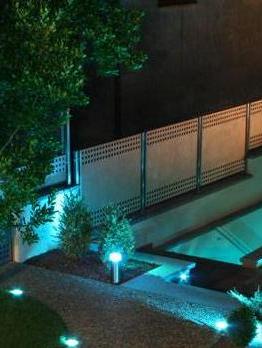 Tips para iluminar el jardín