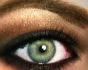 Maquillaje de ojos verdes