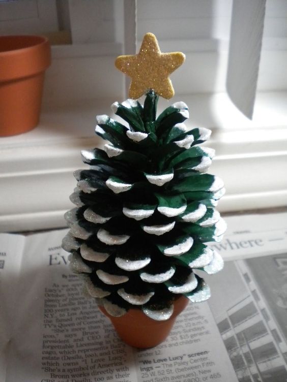 Cómo hacer accesorios navideños con forma de árbol