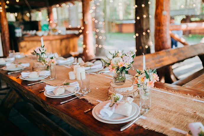 Whitney alto mantener Decoración de bodas: cuando la tela de arpillera se convirtió en el  complemento perfecto | DeEllas