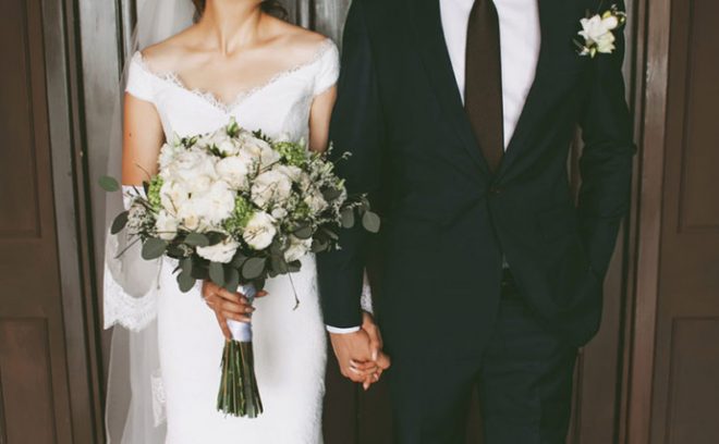 ¿Cómo debe entrar la novia en una boda religiosa?