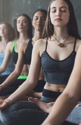 Maneras de combatir los cólicos menstruales con la meditación