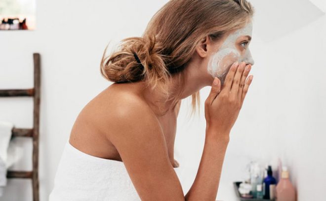 Bichonner le contour des yeux étape par étape