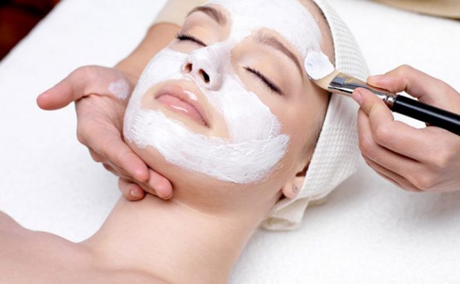 Les cosmétiques que tu devrais avoir en fonction de ton âge