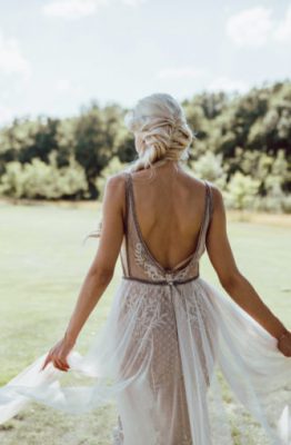 Ideas de peinados para novias de pelo largo