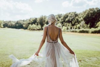 Ideas de peinados para novias de pelo largo
