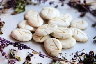 Cómo hacer una tirada de runas