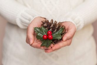 Supertición de besarse sobre el muérdago en Navidad