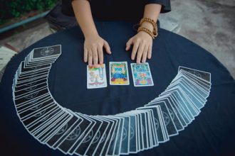 Cómo se interpretan los colores en el tarot