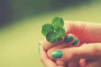 Regalar trébol de cuatro hojas