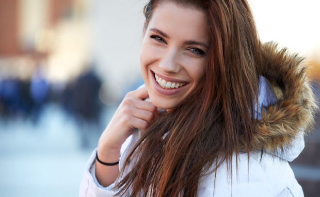 Luce una sonrisa más bonita gracias al blanqueamiento dental.