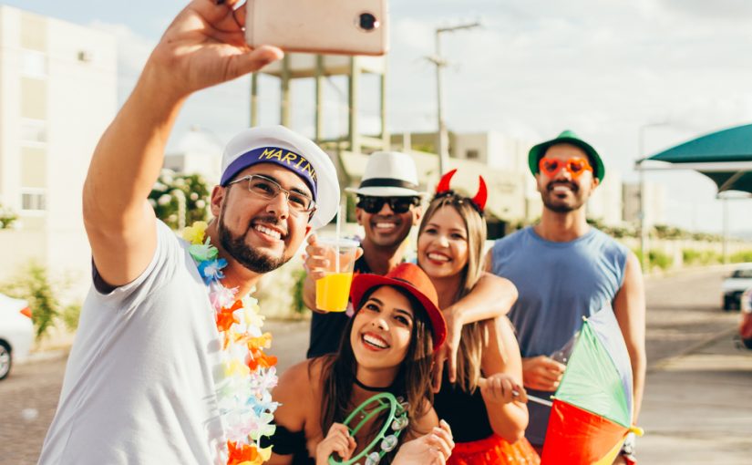 Celebra una fiesta en tu piscina este verano.